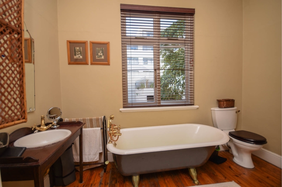 2 Bedroom Property for Sale in Sea Point Western Cape